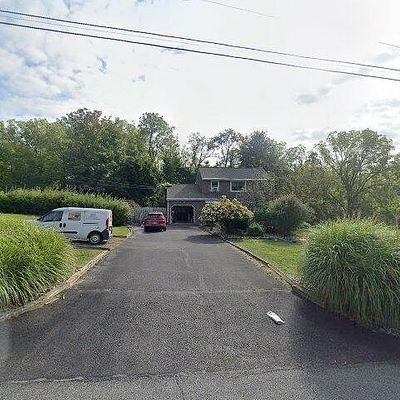 4 Hadlar Dr, Lebanon, NJ 08833