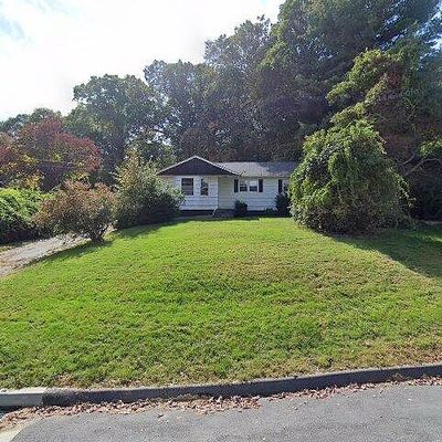 40 Fielding Ter, Uncasville, CT 06382