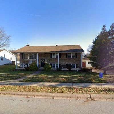 4086 Robinhood Dr, York, PA 17408