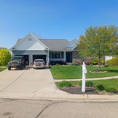 357 Creekwood Cir, Linden, MI 48451