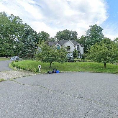 37 Swan Rd, Mahwah, NJ 07430