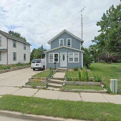 44 S Chestnut St, Oconomowoc, WI 53066