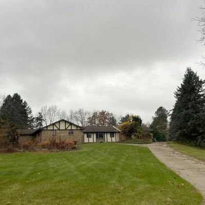 59663 Pettengill Dr, New Hudson, MI 48165