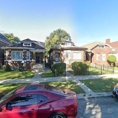 8132 S Paxton Ave, Chicago, IL 60617