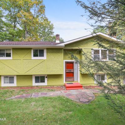 8139 Oak Ridge Ln, Cresco, PA 18326