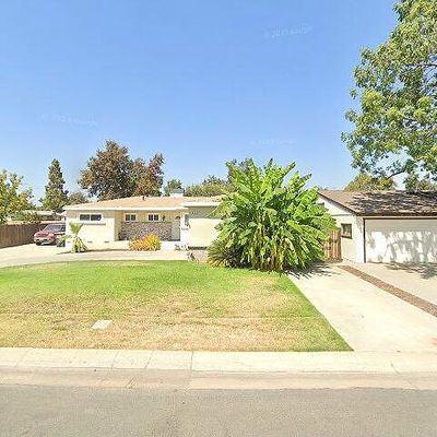 814 W Paradise Ave, Visalia, CA 93277