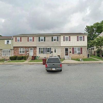 815 Fernhill Ln, Whitehall, PA 18052