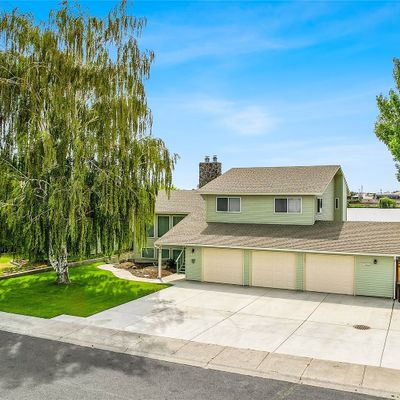 815 Edgewater Ln, Moses Lake, WA 98837