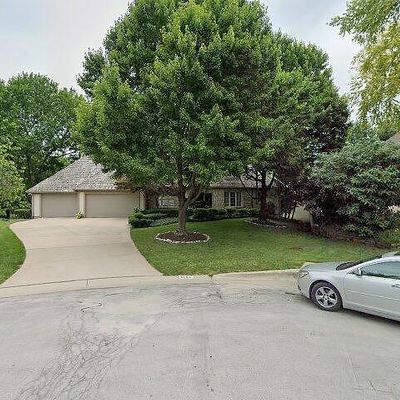 8155 Ash St, Prairie Village, KS 66208