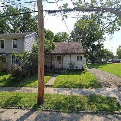 818 Clyde St, Lansing, MI 48915