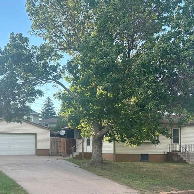 818 Cahill Dr, Cheyenne, WY 82001