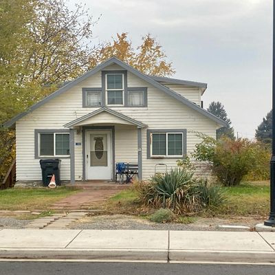 818 Carlsonia Rd, Zillah, WA 98953