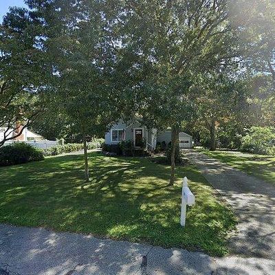 82 Beech St, Islip, NY 11751