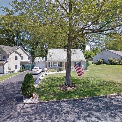 82 Fellswood Dr, Livingston, NJ 07039