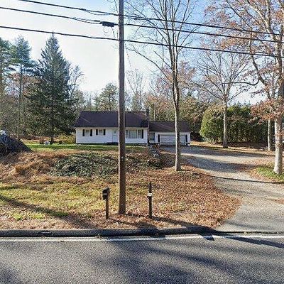 82 Pendleton Hill Rd, Voluntown, CT 06384