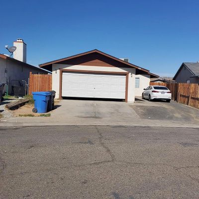 820 Crescent Dr, Barstow, CA 92311