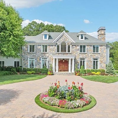 820 Summit Ave, Franklin Lakes, NJ 07417