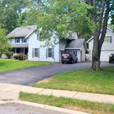 820 Warren Dr, East Aurora, NY 14052