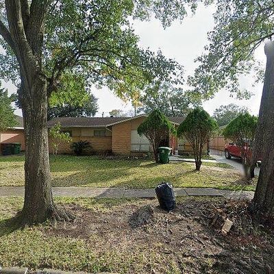 8202 Glenscott St, Houston, TX 77061