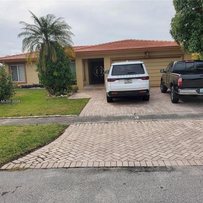 8211 Nw 68 Th Ave, Tamarac, FL 33321