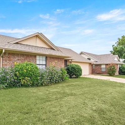 8216 Willis Ln, Watauga, TX 76148