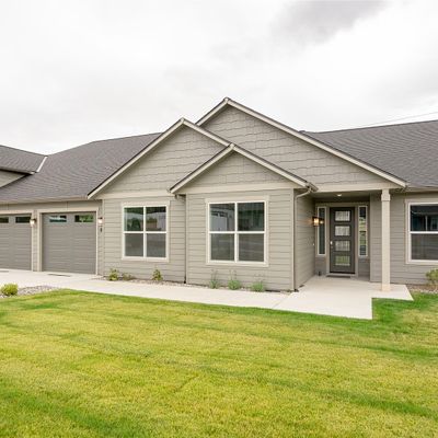 822 N Newport Loop, East Wenatchee, WA 98802