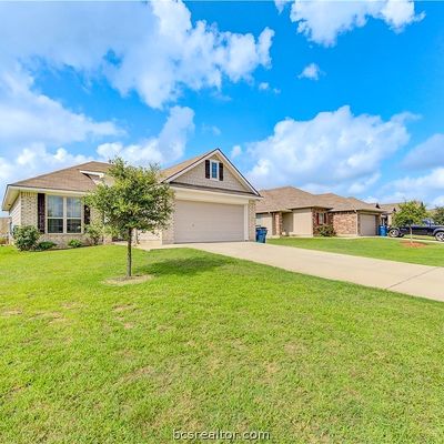 823 Mockingbird St, Navasota, TX 77868