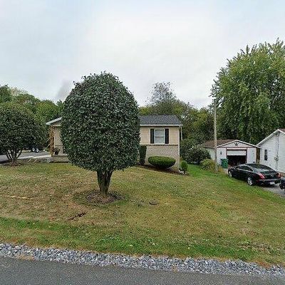 823 Stamford Dr, Chambersburg, PA 17202