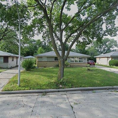 8230 W Daphne St, Milwaukee, WI 53223