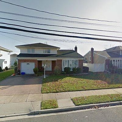 824 Hayes St, Baldwin, NY 11510