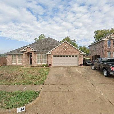 824 Oak Ct, Saginaw, TX 76179