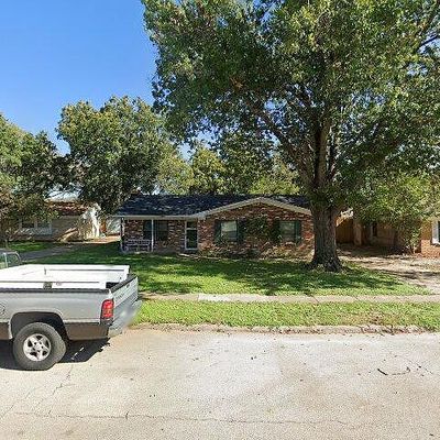 824 Patricia St, Irving, TX 75060