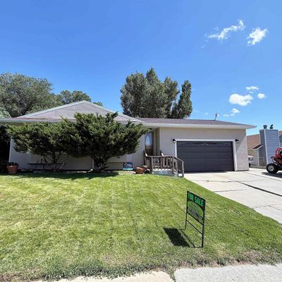 825 Madison Dr, Rock Springs, WY 82901