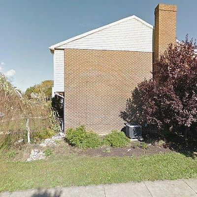 825 Woodlawn Dr, Chambersburg, PA 17201