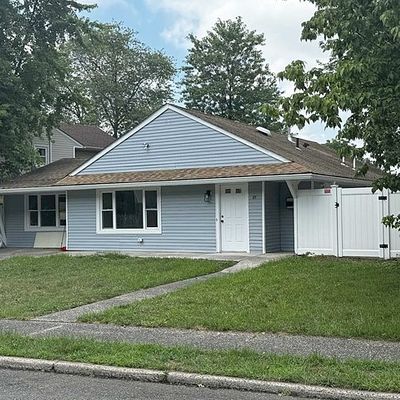 85 Howard Ave, Rochelle Park, NJ 07662