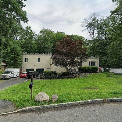 85 Moraine Rd, Morris Plains, NJ 07950