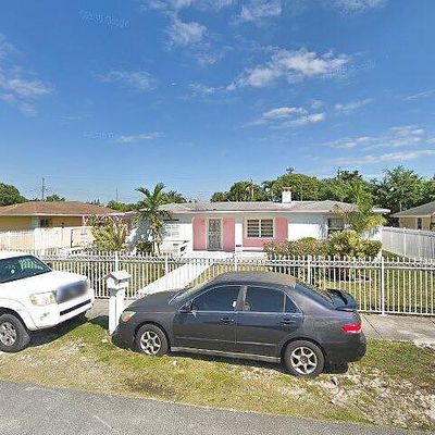 851 Nw 142 Nd St, Miami, FL 33168