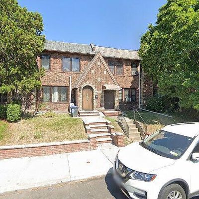 8555 67 Th Rd, Rego Park, NY 11374