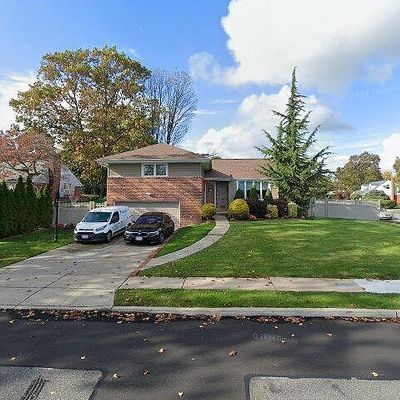 857 Leonard Dr, Westbury, NY 11590