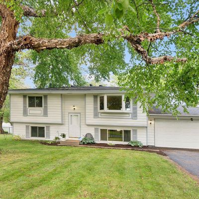 8590 Saratoga Ln, Eden Prairie, MN 55347