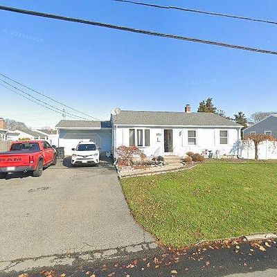 86 Brookhaven Dr, East Providence, RI 02914