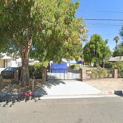 8610 Aqueduct Ave, North Hills, CA 91343