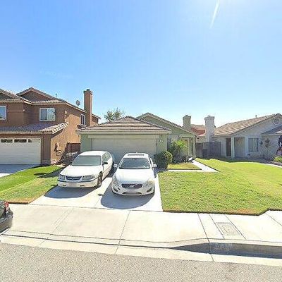 864 Award Dr, Colton, CA 92324