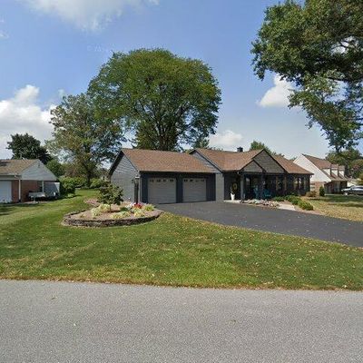 865 Robin Rd, Lancaster, PA 17601