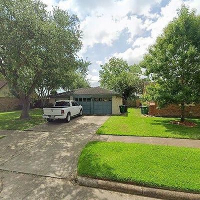 870 Silverpines Rd, Houston, TX 77062