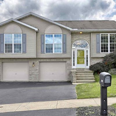 8709 Washington Cir, Hummelstown, PA 17036