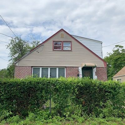 871 Park Ave, Westbury, NY 11590