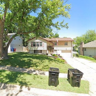 8762 Pine Dr, La Vista, NE 68128