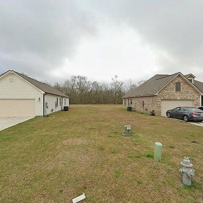 877 Smolkin Ln, Westwego, LA 70094