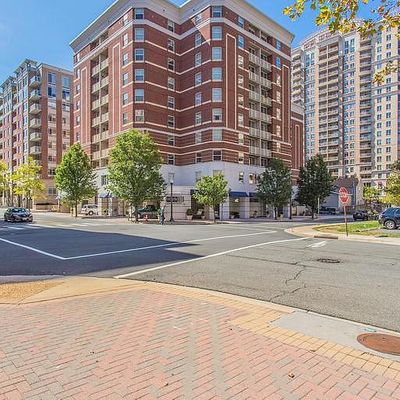 880 N Pollard St, Arlington, VA 22203